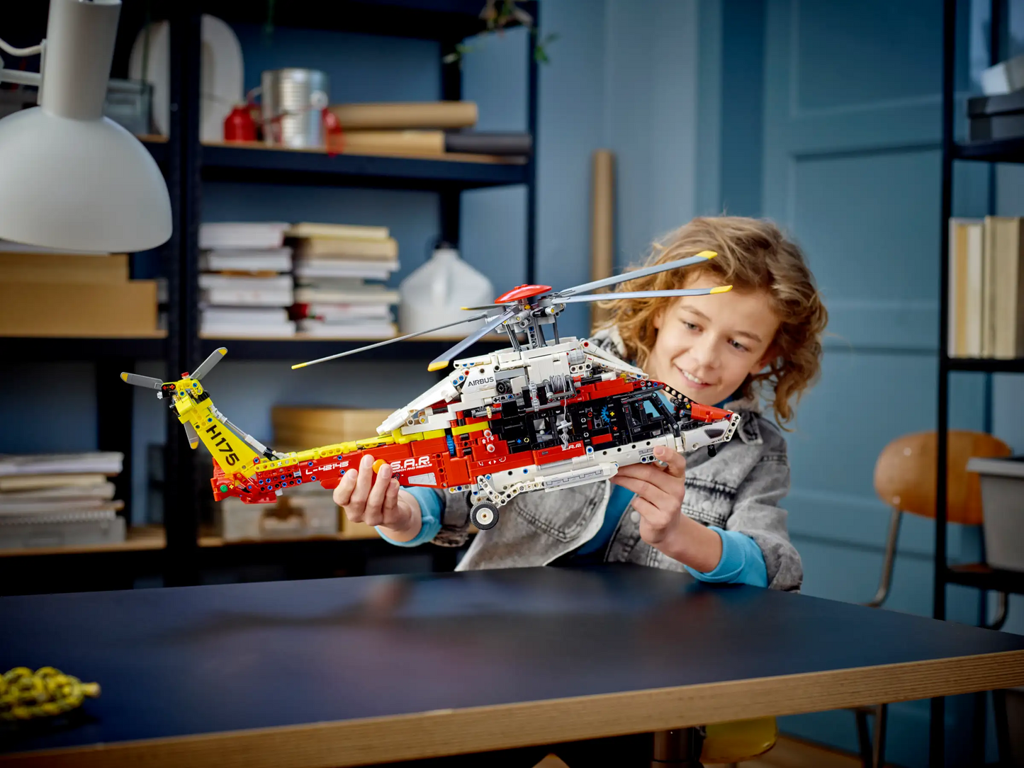 Compatible - 42145 - Airbus H175 Rescue Helicopter - 2001 Pieces