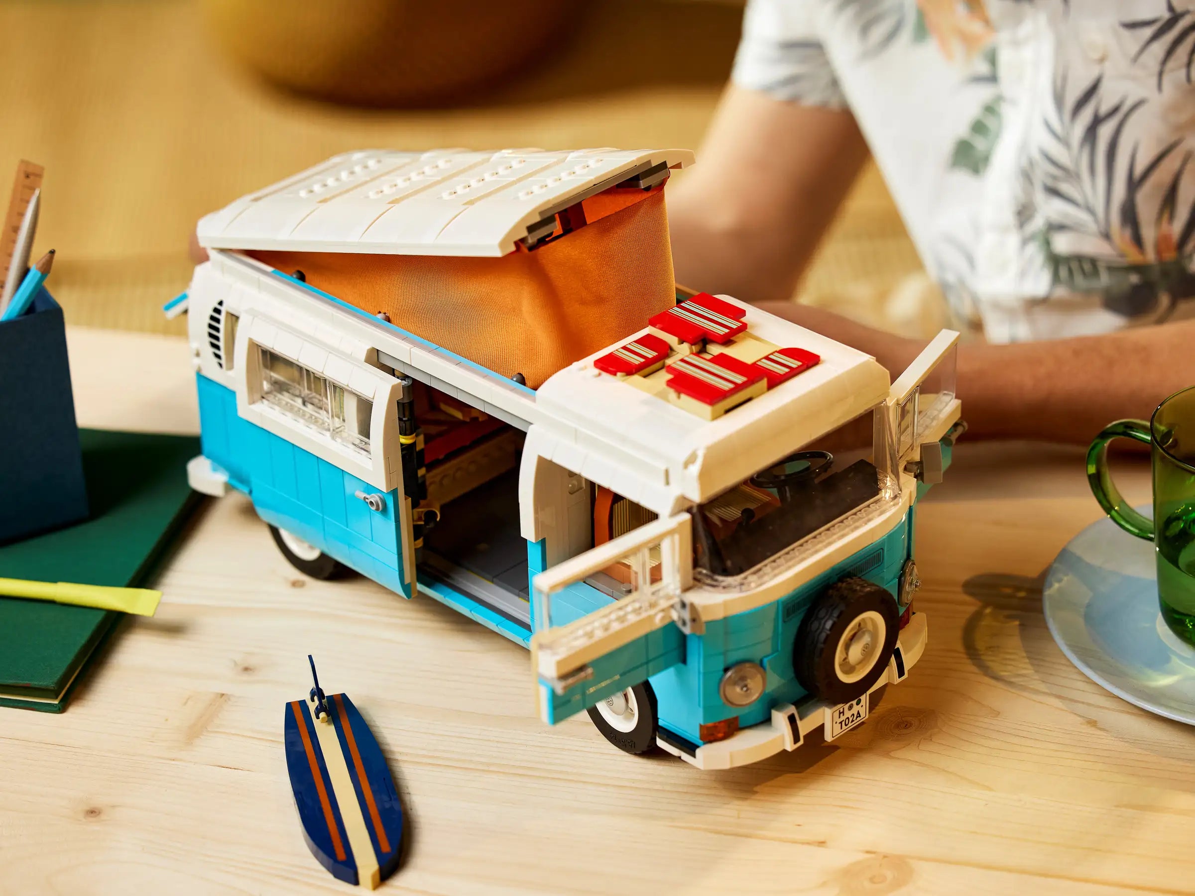 Compatible - Icons - 10279 - Volkswagen T2 Camper Van - 2207 Pieces