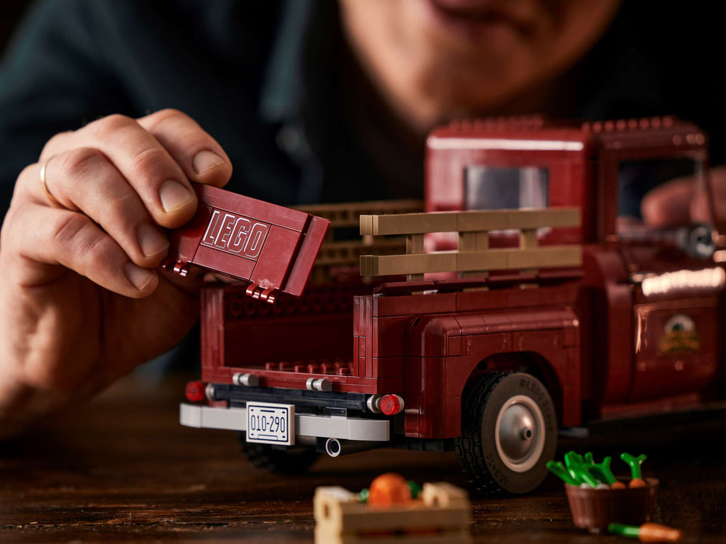 Compatible - Icons - 10290 - Pickup Truck - 1677 Pieces
