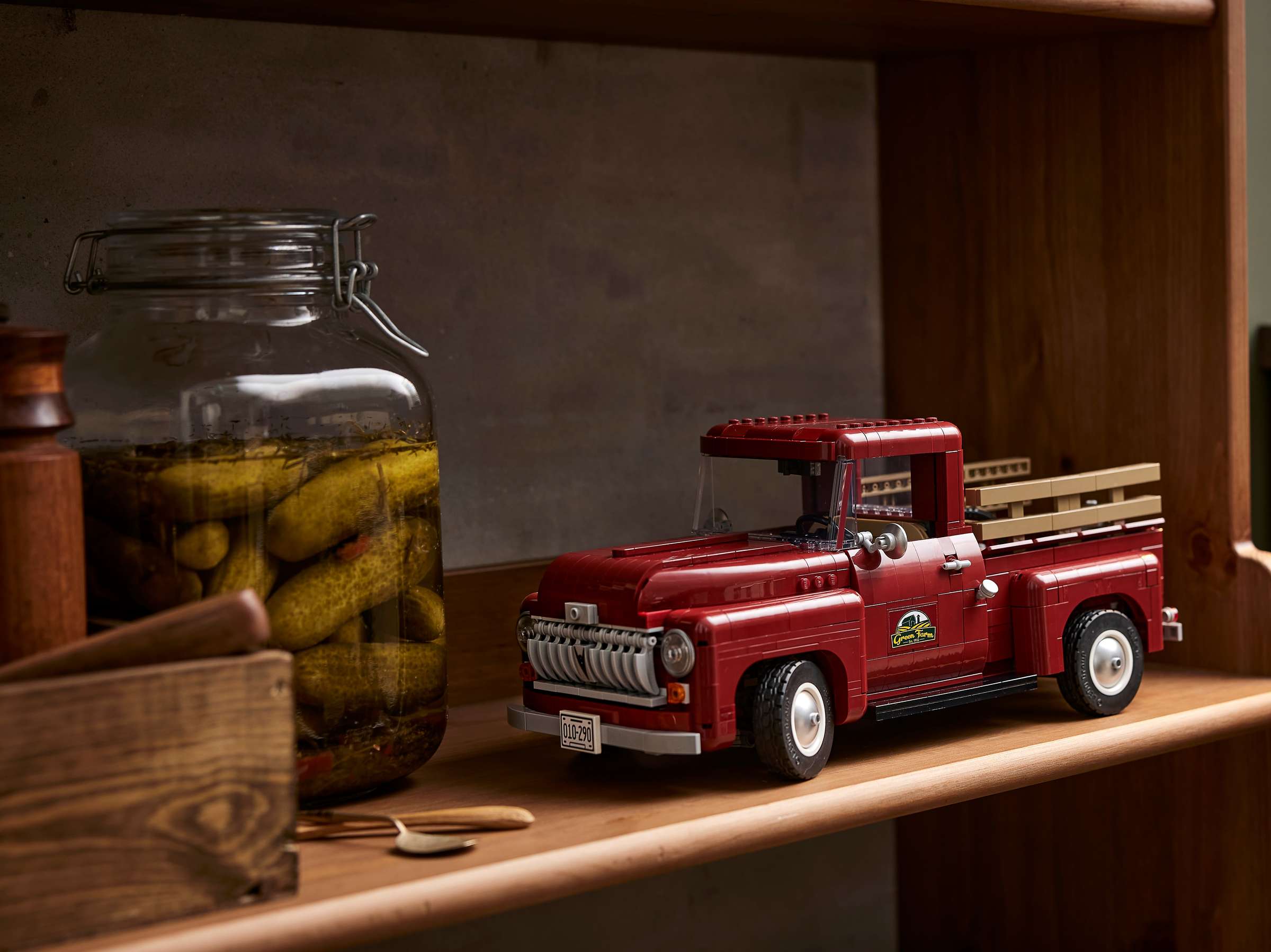 Compatible - Icons - 10290 - Pickup Truck - 1677 Pieces