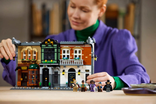 Compatible - 10351 - Sherlock Holmes Book Nook - 1351 Pieces