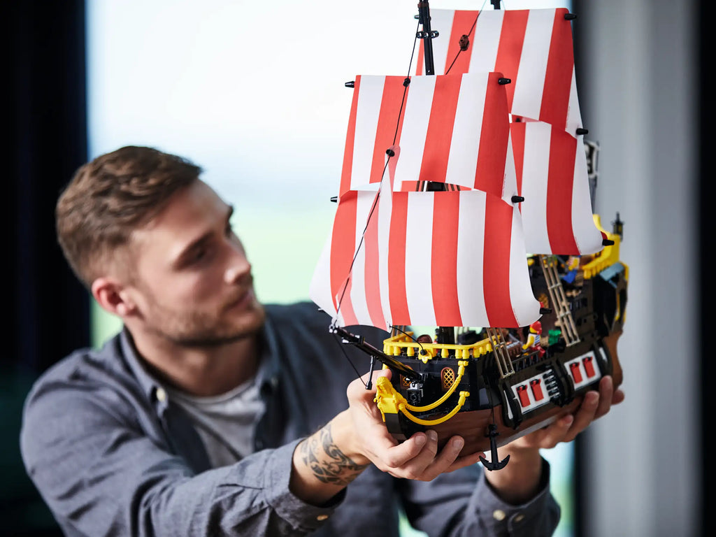 Compatible - IDEAS - 21322 - Pirates Of Barracuda Bay - 2545 Pieces