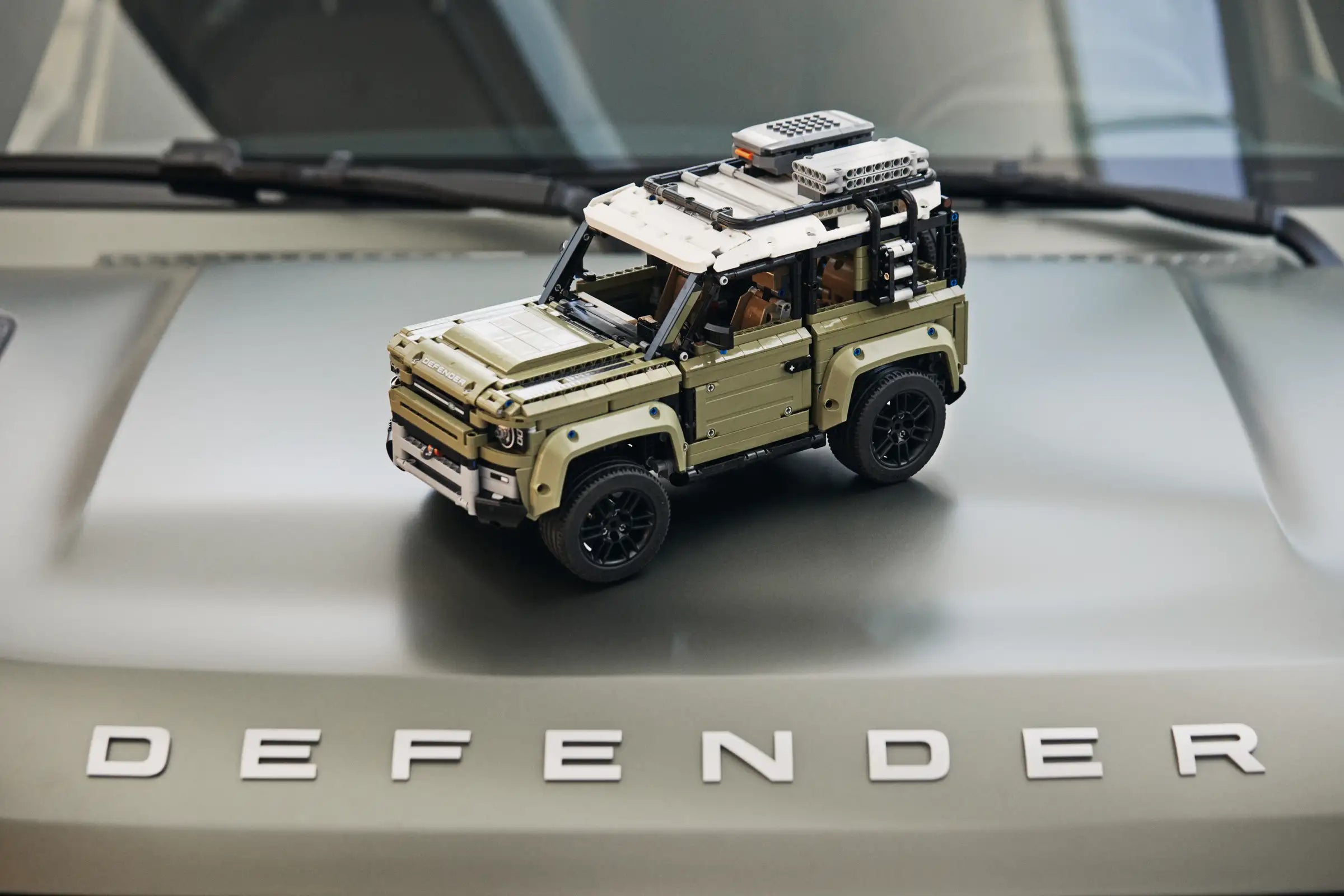 Compatible - Technic - 42110 - Land Rover Defender - 2573 Pieces