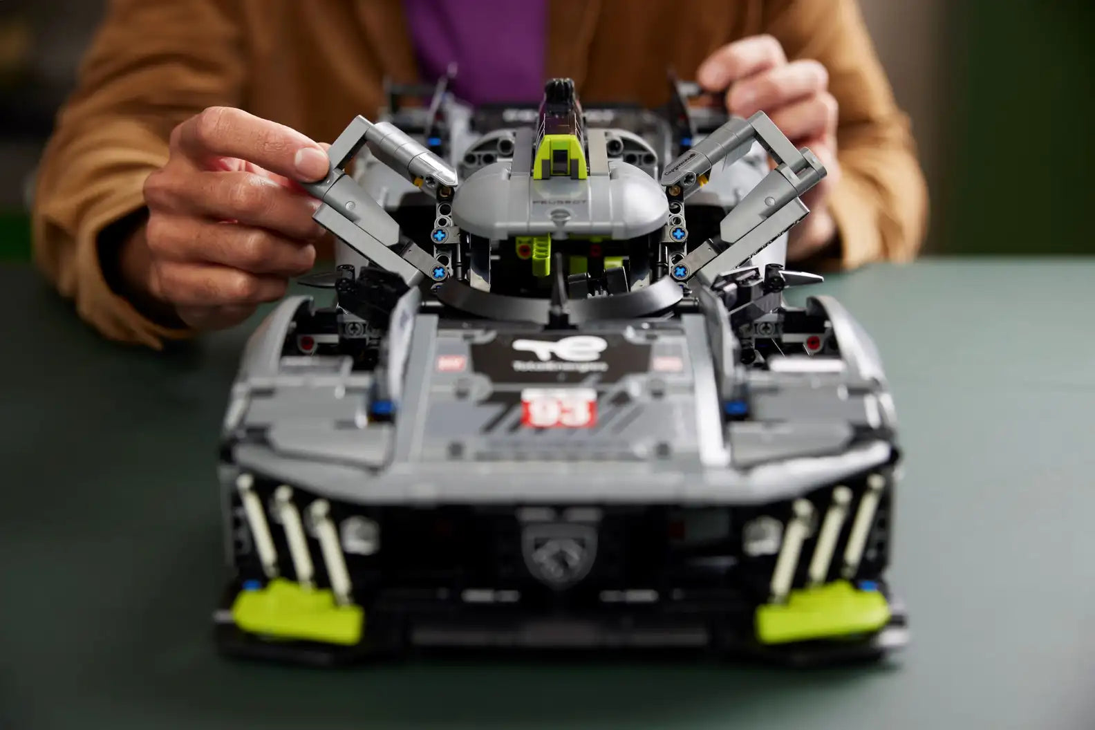 Compatible - Technic - 42156 - Peugeot 9X8 Le Mans Hypercar - 1775 Pieces