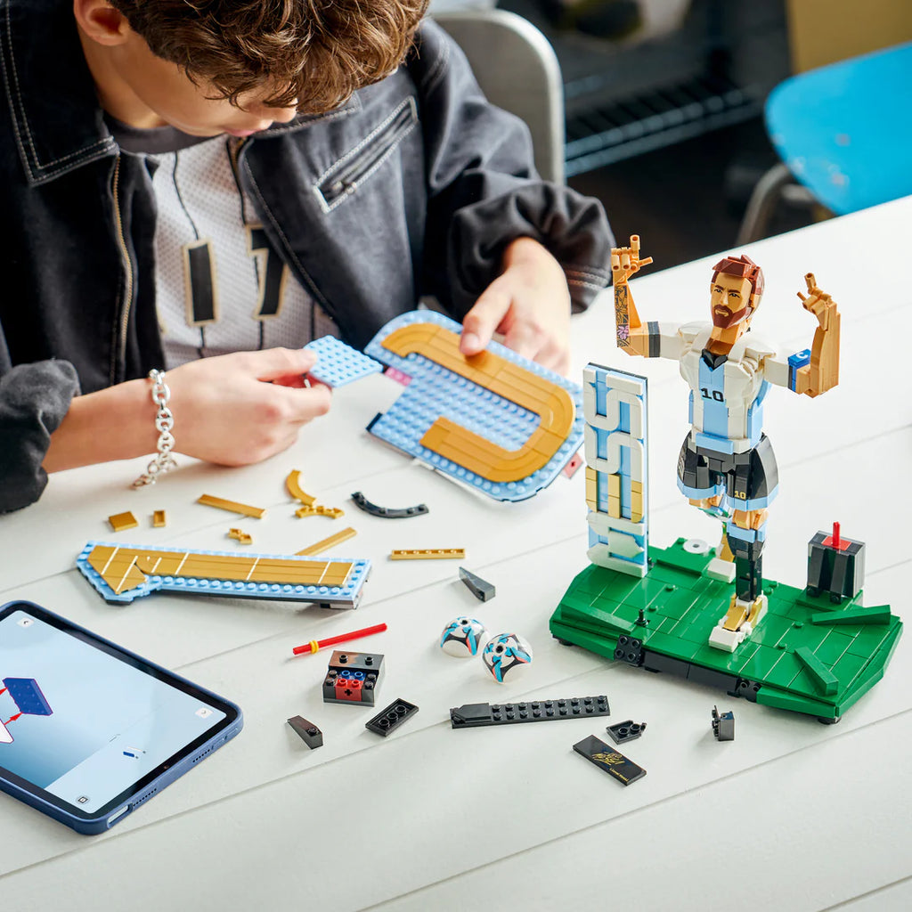 Compatible - Editions - 43015 - Lionel Messi – Soccer Legend - 958 Pieces