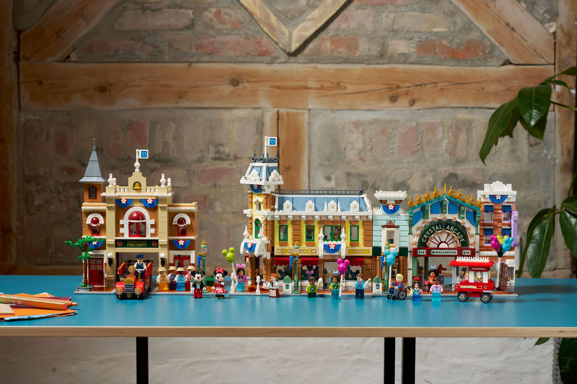 Compatible - Disney - 43302 - Main Street, U.S.A. - 3899 Pieces