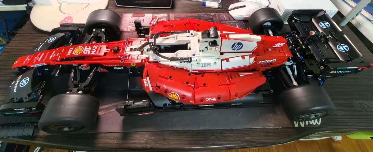 Lukas RS Design - MOC - Scuderia Ferrari HP: SF-26 F1 Car - 3,900 Pieces