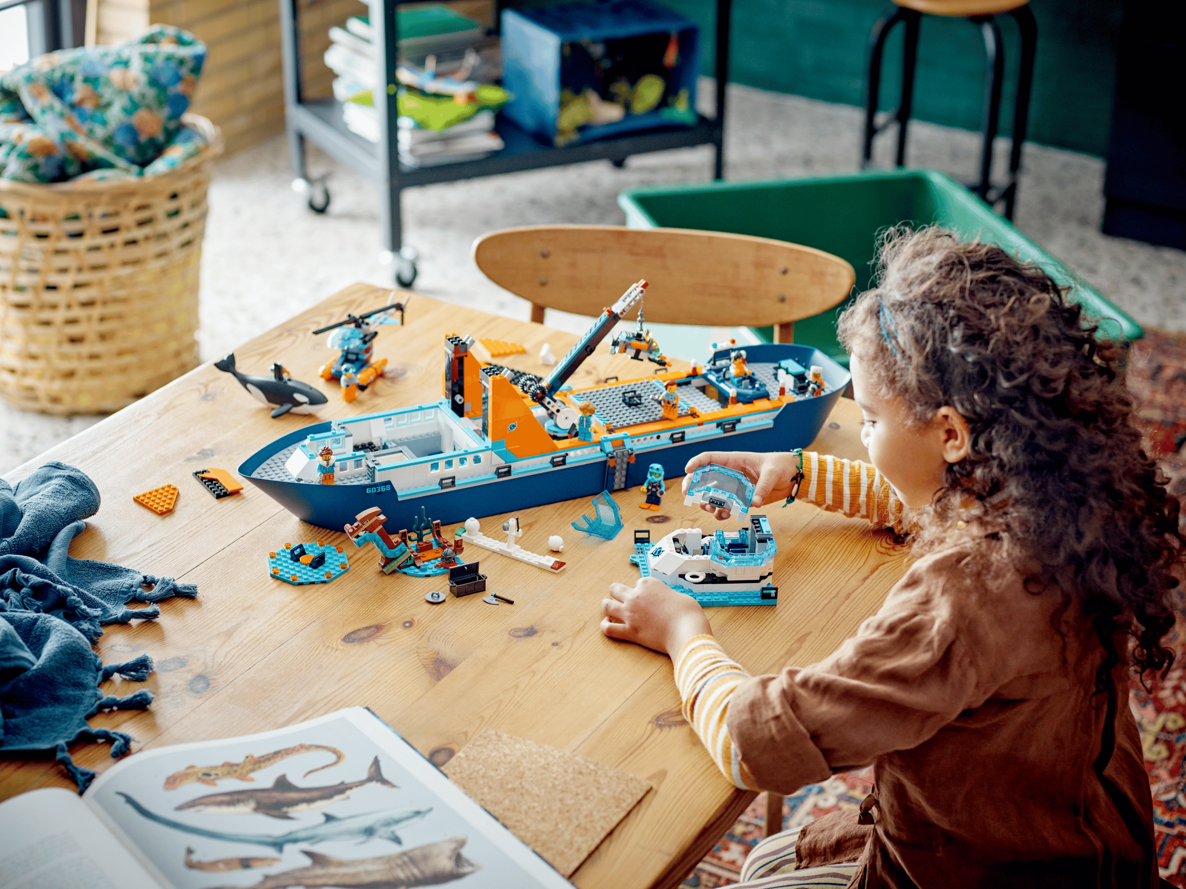 Compatible - City - 60368 - Arctic Explorer Ship - 815 Pieces