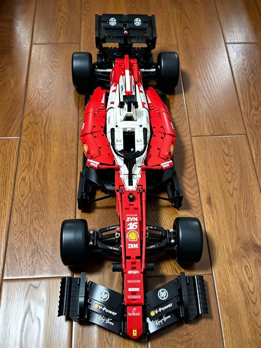 Lukas RS Design - MOC - Scuderia Ferrari HP: SF-26 F1 Car - 3,900 Pieces