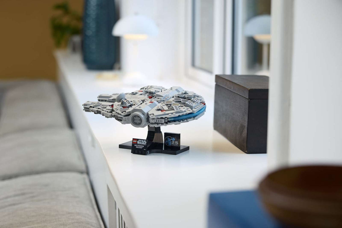 Compatible - Star Wars - 75375 - Millennium Falcon - 921 Pieces