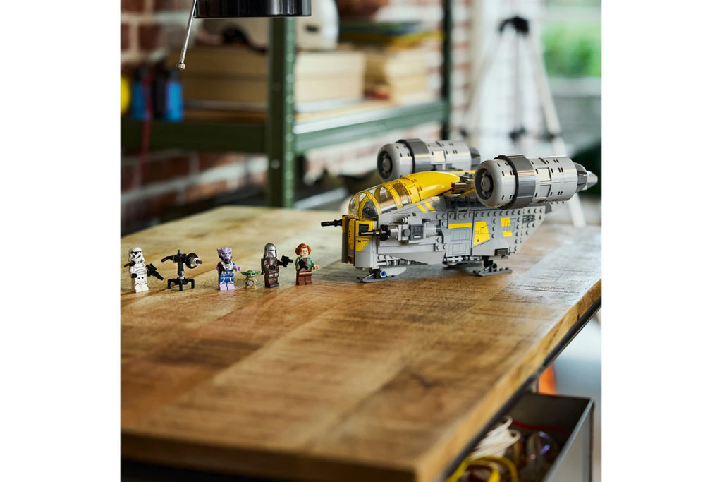 Compatible -  Star Wars - 75447 - The Razor Crest - 930 Pieces