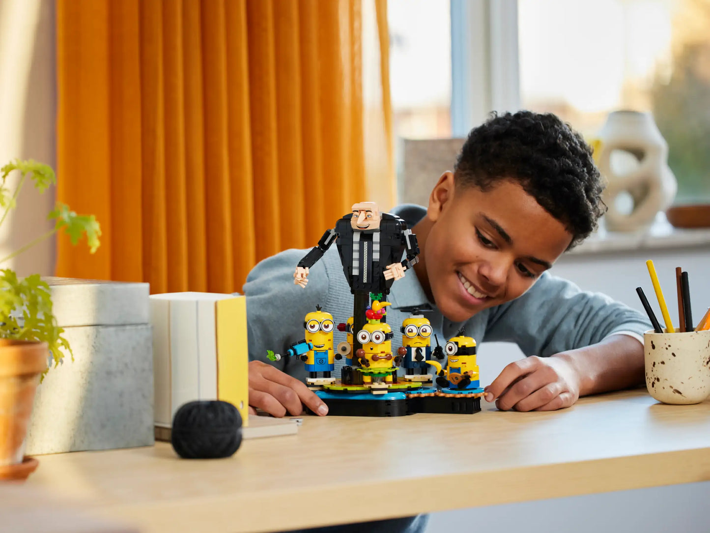 Compatible - 75582 - Brick-Built Gru And Minions - 839 Pieces