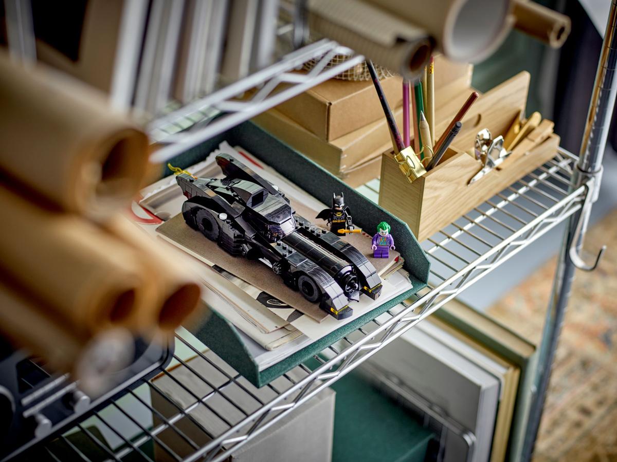 Compatible - DC / BATMAN - 76224 - Batmobile: Batman vs. The Joker Chase - 438 Pieces