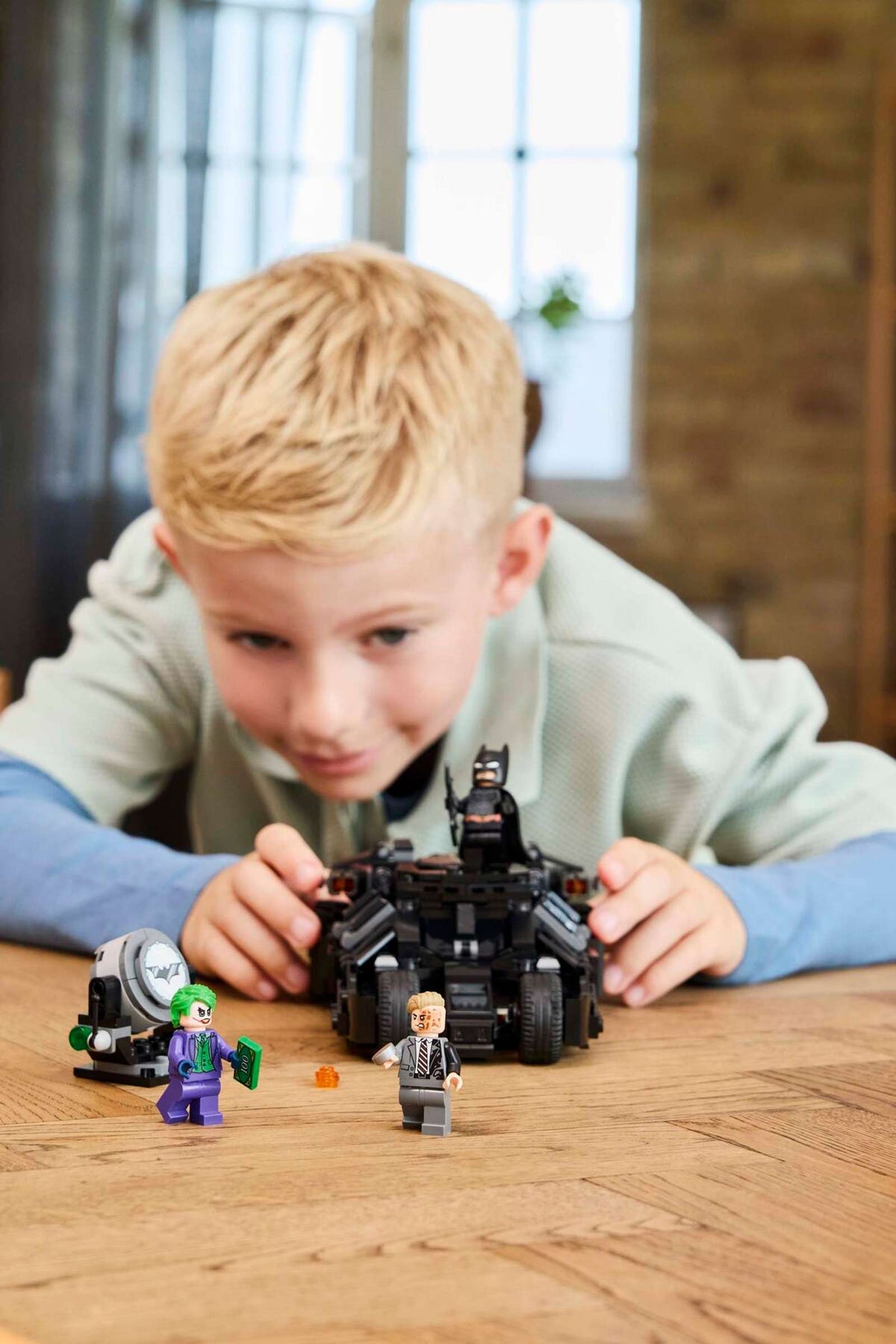 Compatible - DC / BATMAN - 76303 - Batman Tumbler vs. Two-Face & The Joker - 429 Pieces