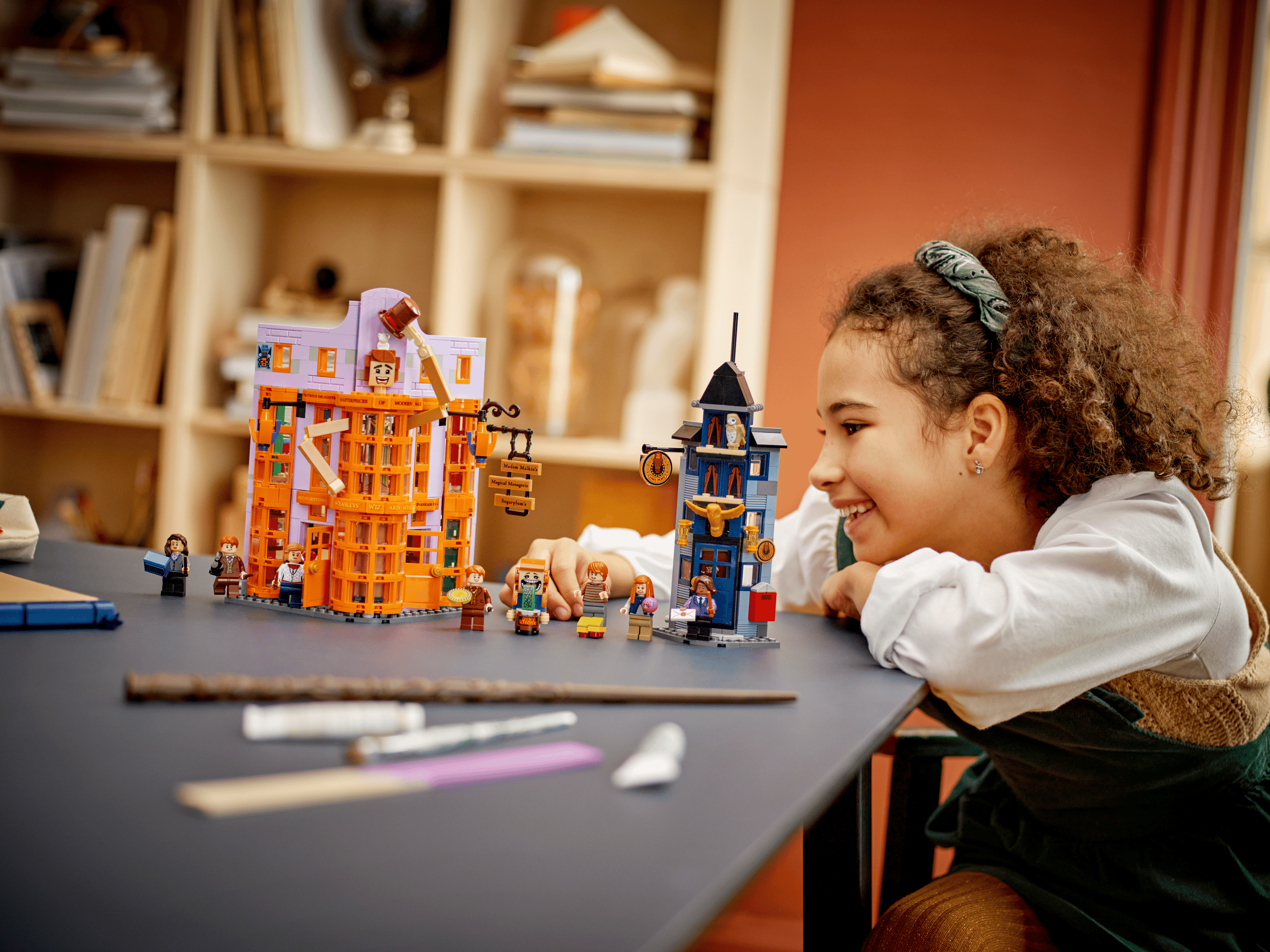 Compatible - 76422 - Harry Potter - Diagon Alley - Weasleys' Wizard Wheezes - 834 Pieces