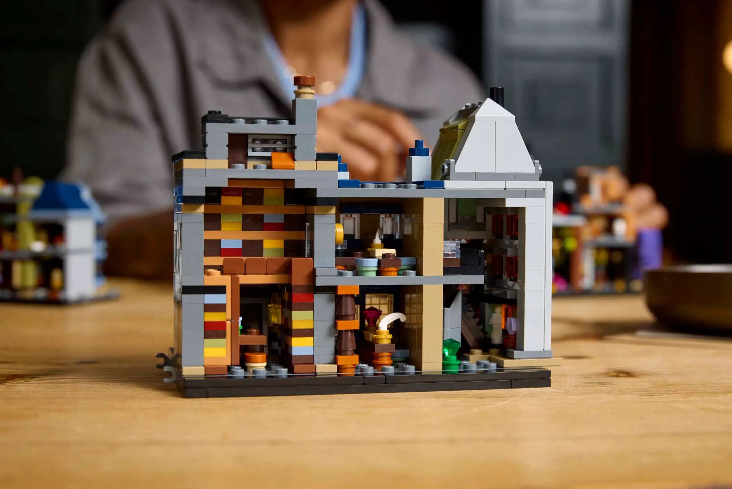 Compatible - Harry Potter - 76444 - Diagon Alley Wizarding Shops - 2750 Pieces