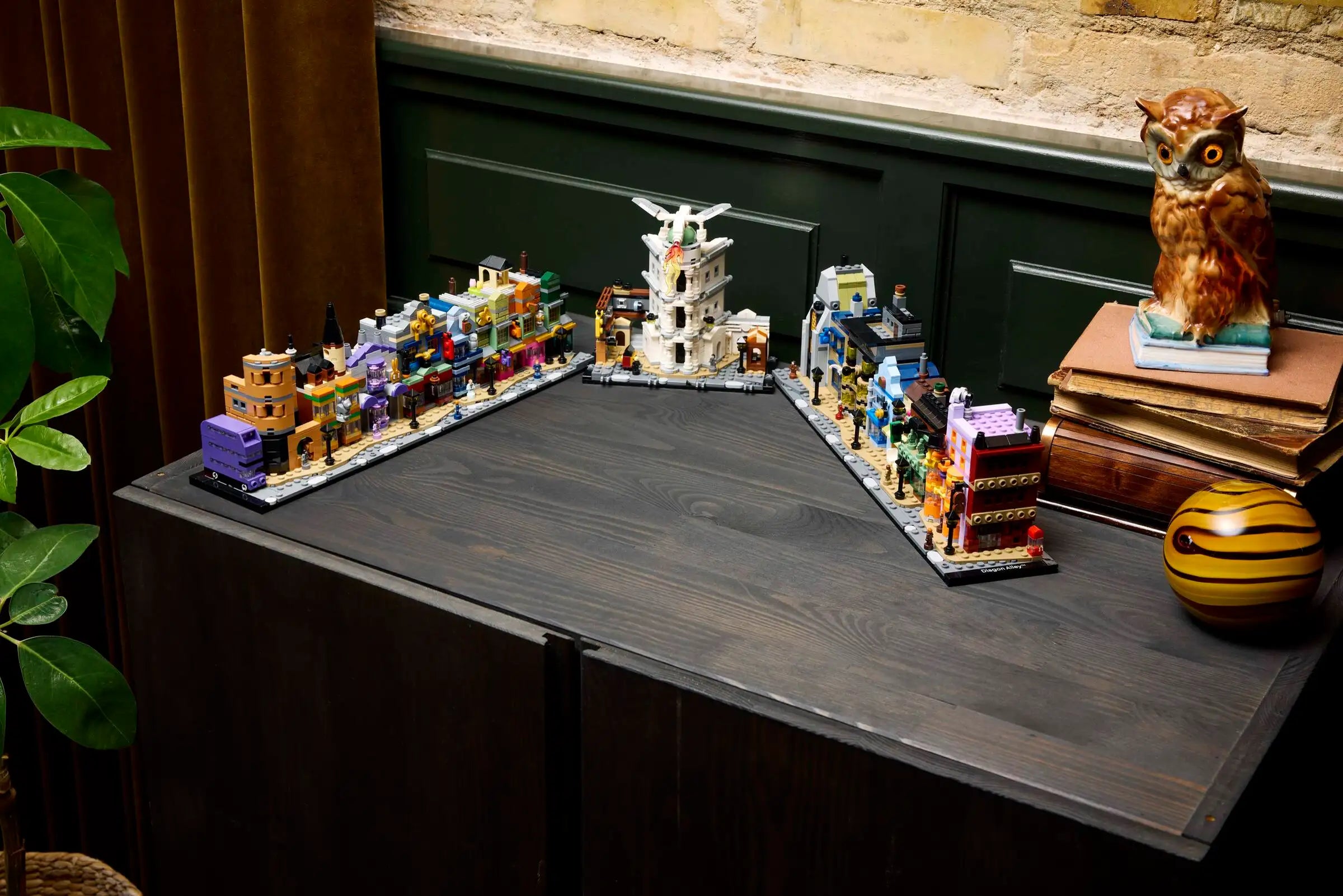 Compatible - Harry Potter - 76444 - Diagon Alley Wizarding Shops - 2750 Pieces