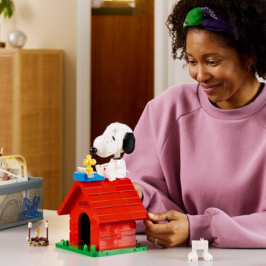 Compatible - IDEAS - 21368 - Peanuts: Snoopy's Doghouse - 964 Pieces