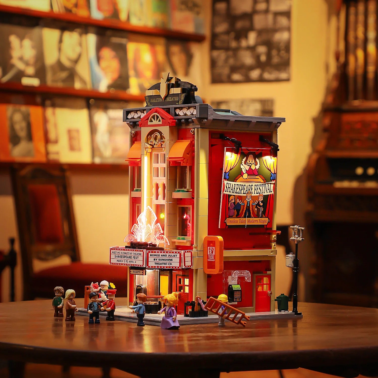 Funwhole/Lumibricks - F9056 - Balcony Theater - 2445 Pieces