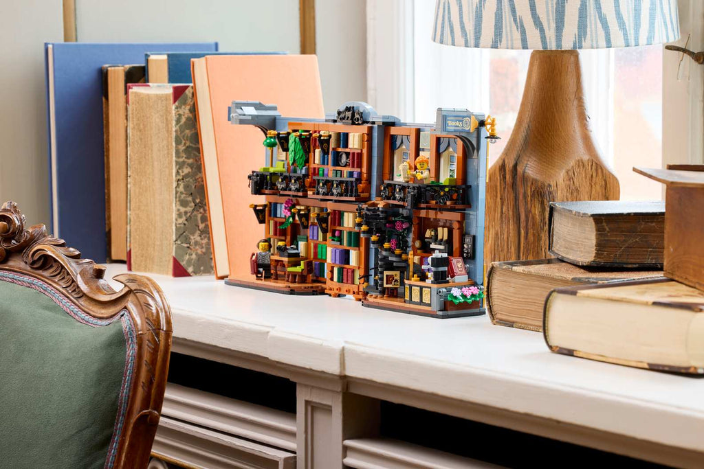 Compatible - Icons - 11379 - Bookstore: Book Nook - 1690 Pieces