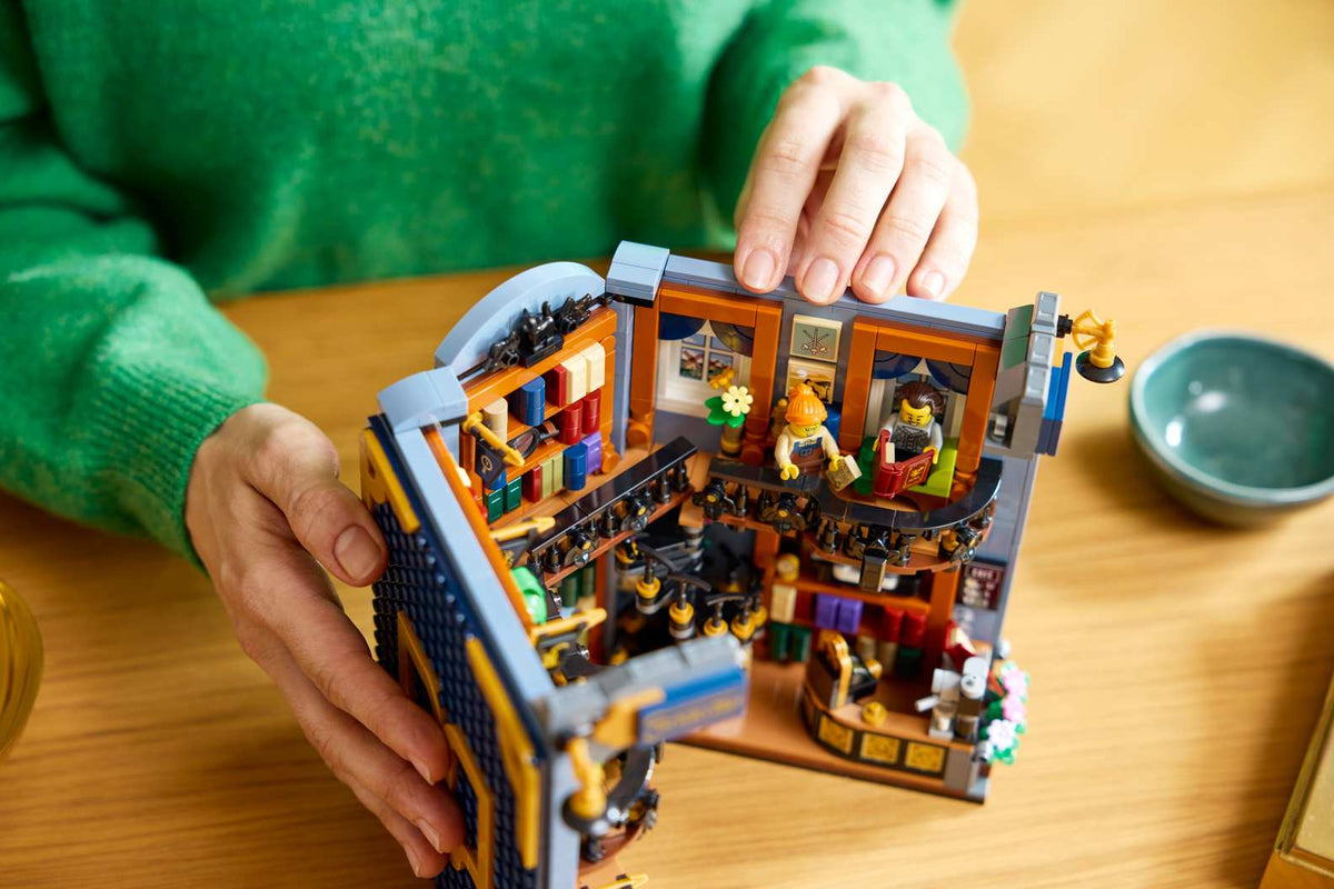 Compatible - Icons - 11379 - Bookstore: Book Nook - 1690 Pieces