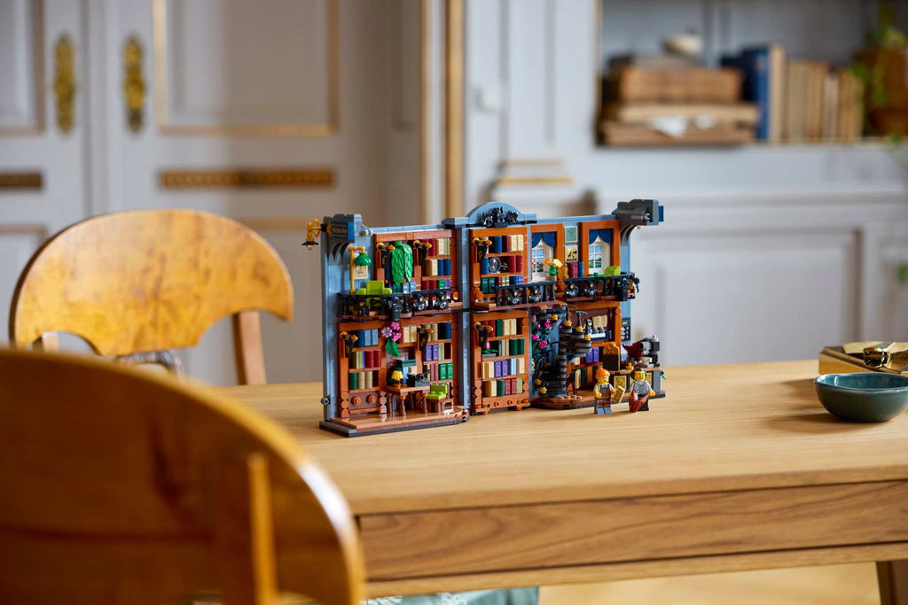 Compatible - Icons - 11379 - Bookstore: Book Nook - 1690 Pieces