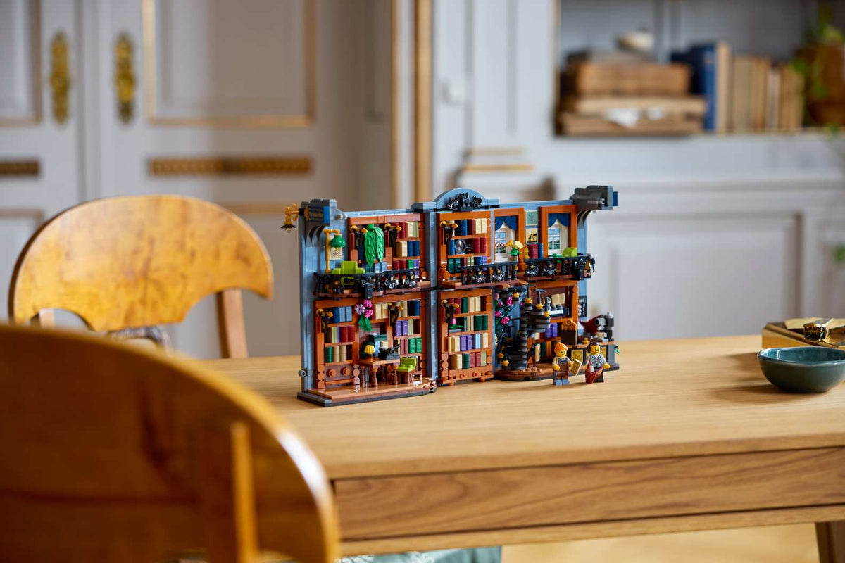 Compatible - Icons - 11379 - Bookstore: Book Nook - 1690 Pieces