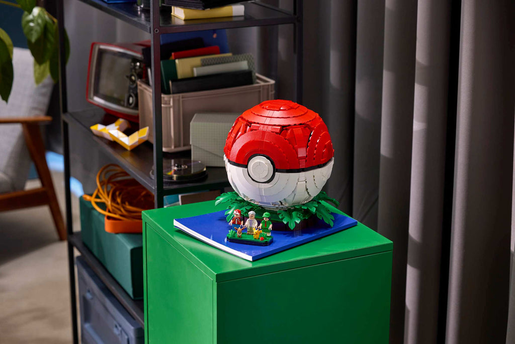 Compatible - Pokémon - 72154 - Iconic Trainer Moments Poké Ball - 2386 Pieces