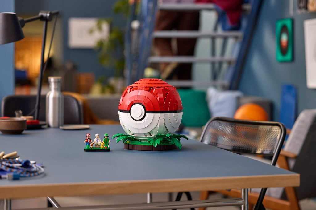 Compatible - Pokémon - 72154 - Iconic Trainer Moments Poké Ball - 2386 Pieces