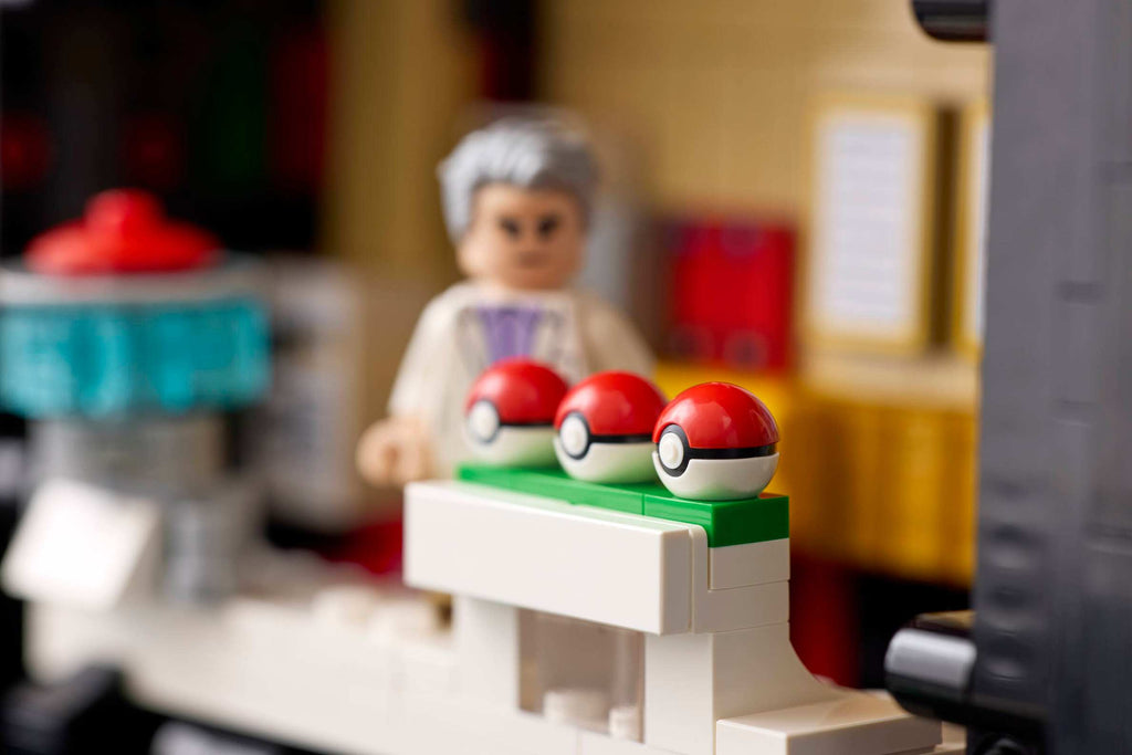 Compatible - Pokémon - 72154 - Iconic Trainer Moments Poké Ball - 2386 Pieces