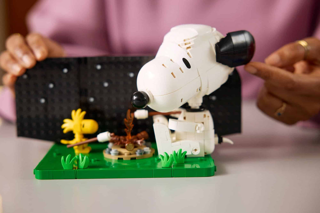 Compatible - IDEAS - 21368 - Peanuts: Snoopy's Doghouse - 964 Pieces