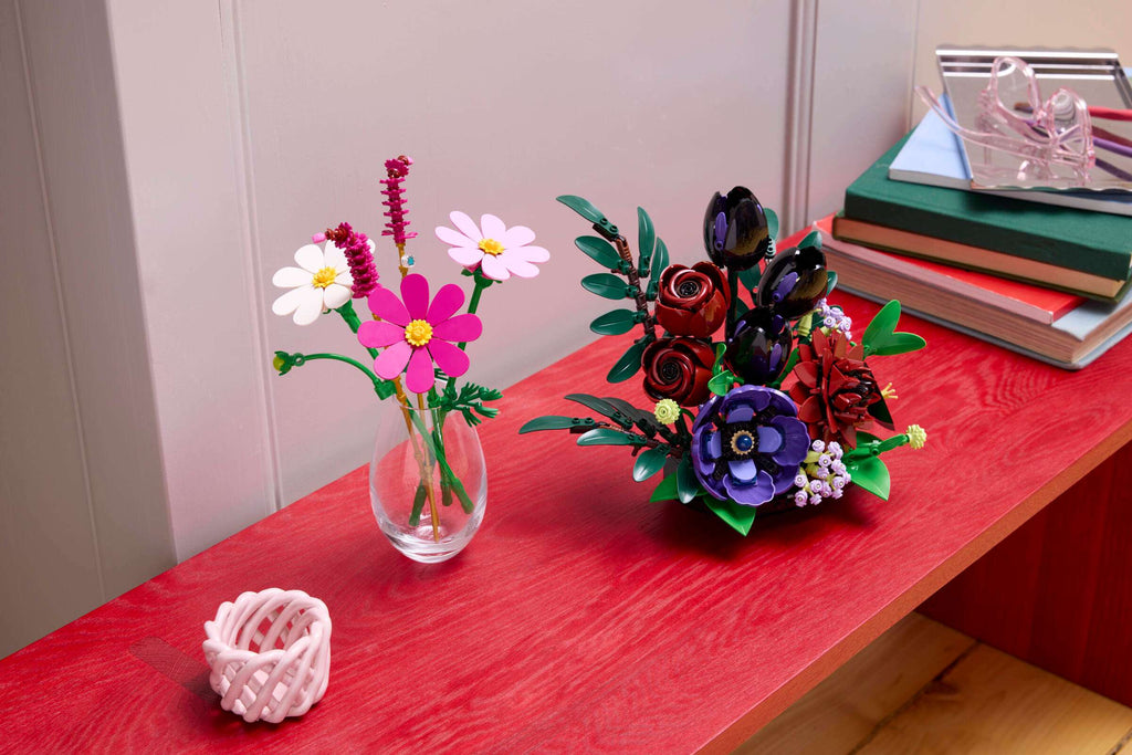 Compatible - Botanicals - 11513 - Dark Flower Arrangement - 562 Pieces