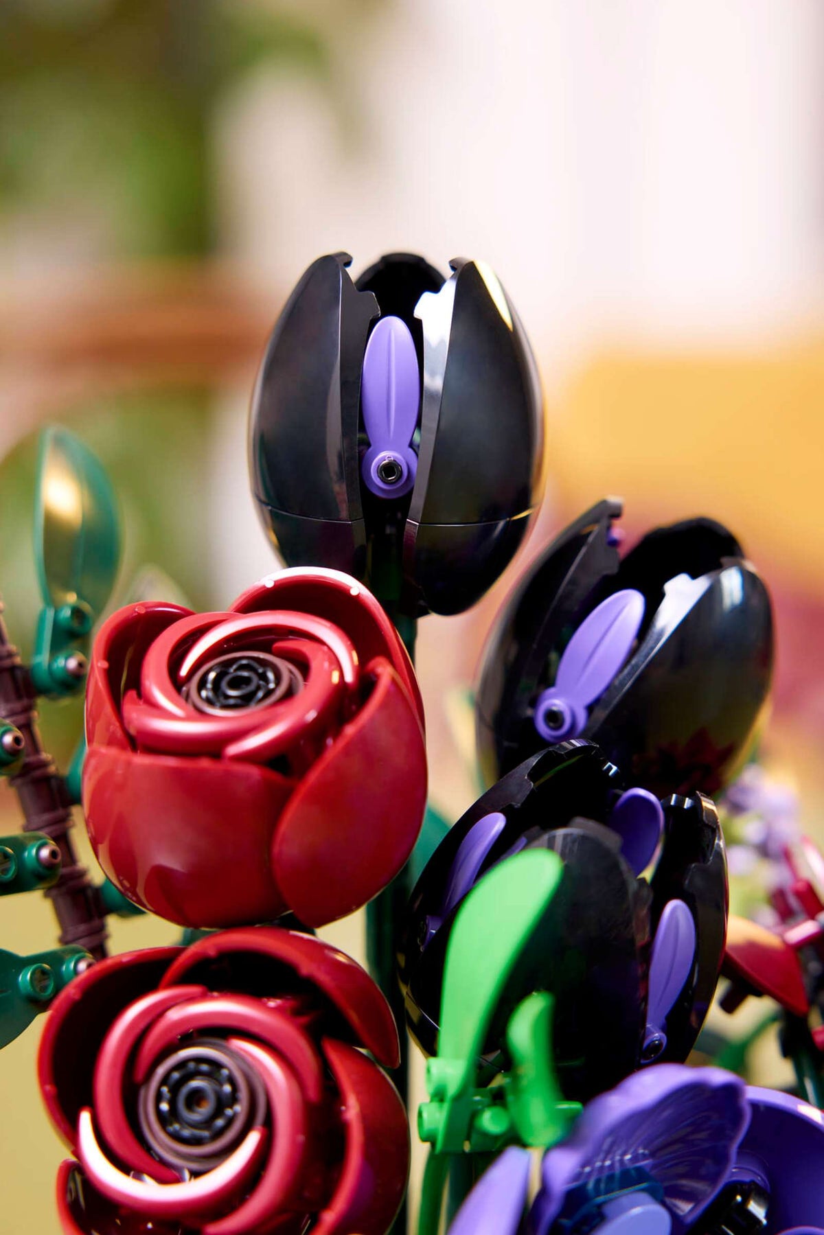 Compatible - Botanicals - 11513 - Dark Flower Arrangement - 562 Pieces