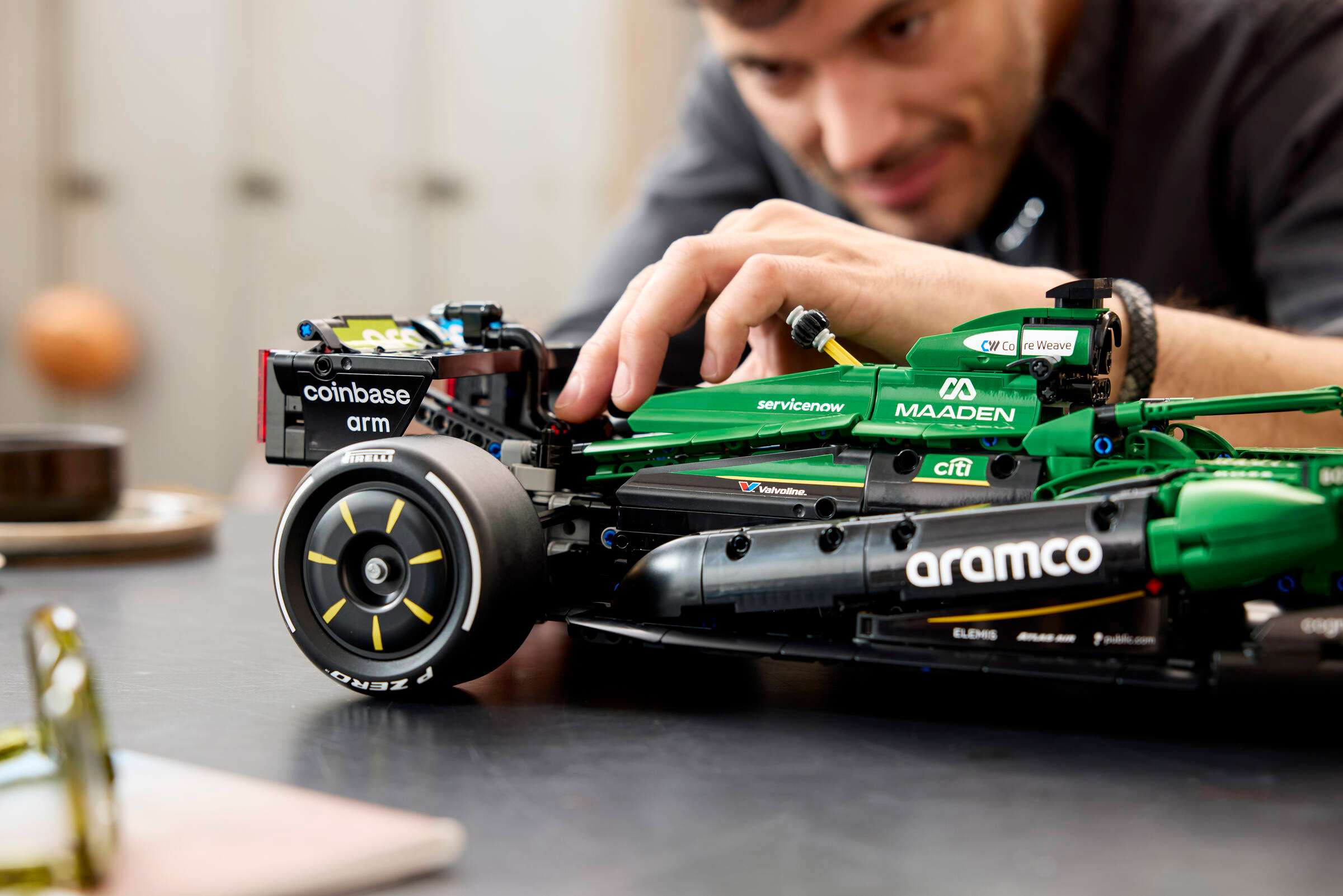 Compatible - Technic - 42240 - Aston Martin Aramco AMR25 F1 Car - 1547 Pieces