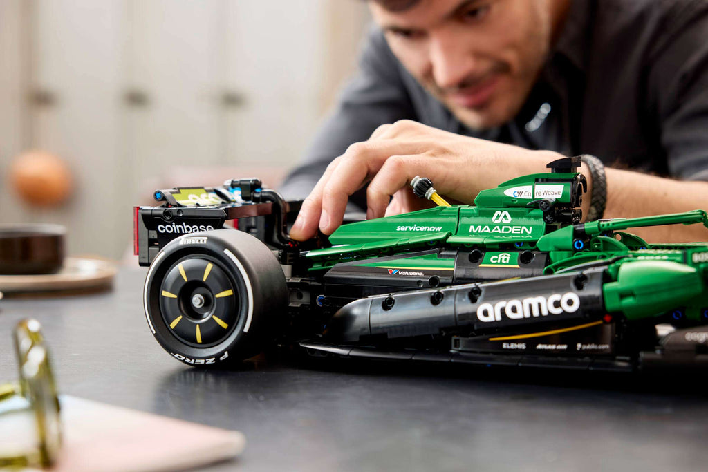 Compatible - Technic - 42240 - Aston Martin Aramco AMR25 F1 Car - 1547 Pieces