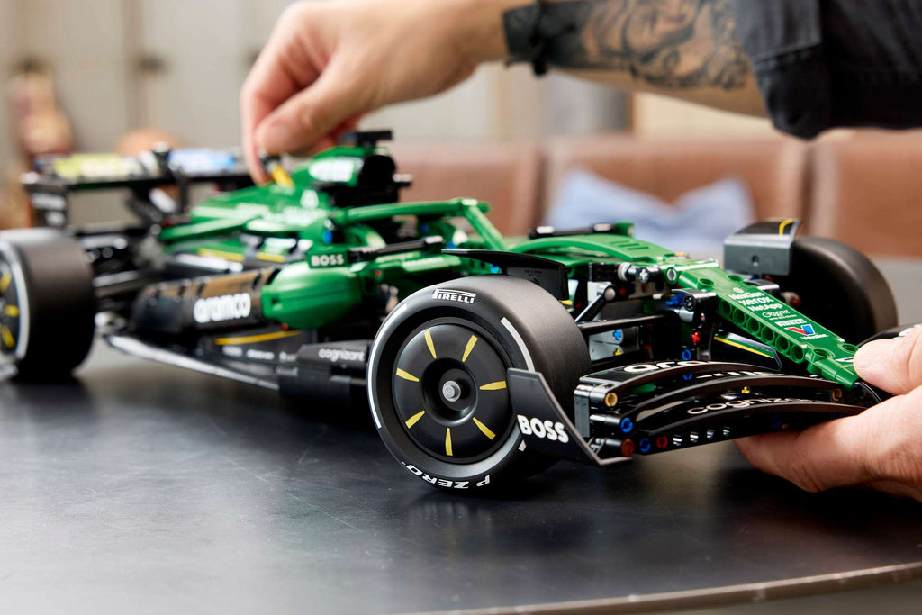 Compatible - Technic - 42240 - Aston Martin Aramco AMR25 F1 Car - 1547 Pieces