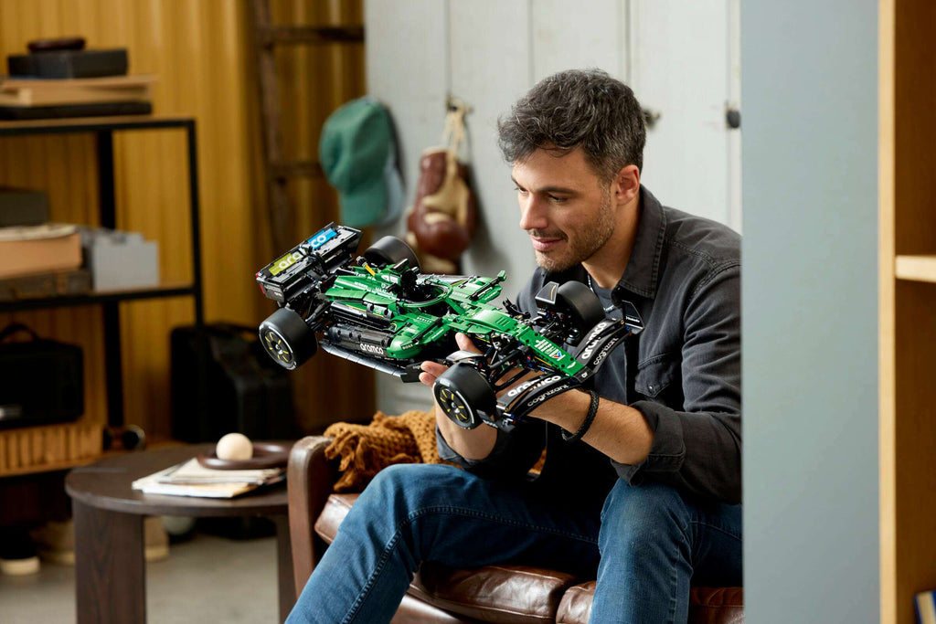 Compatible - Technic - 42240 - Aston Martin Aramco AMR25 F1 Car - 1547 Pieces