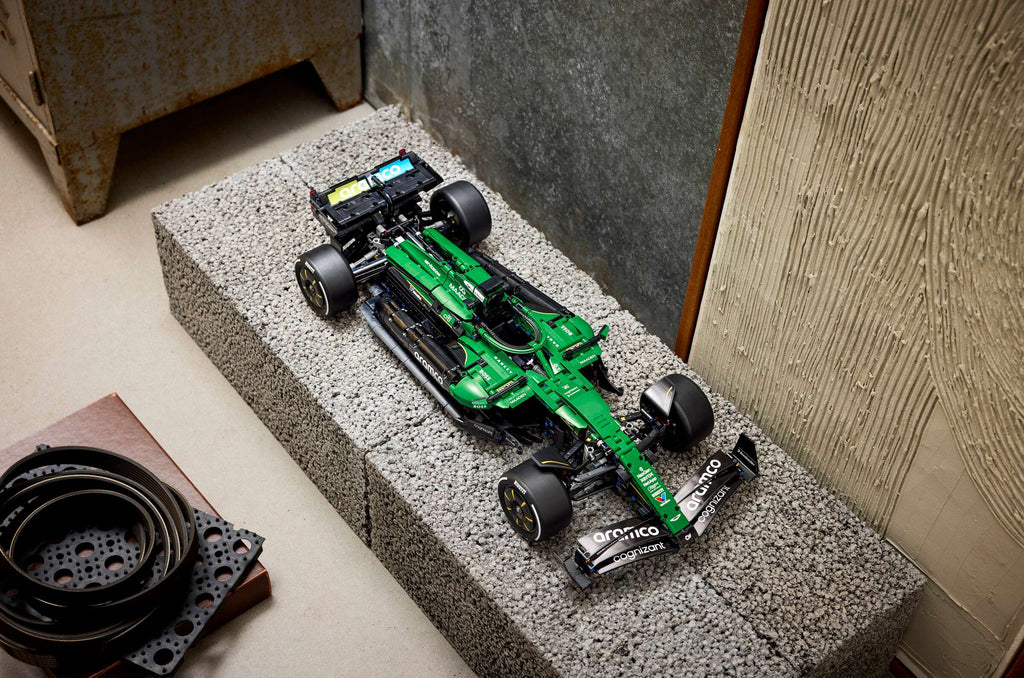Compatible - Technic - 42240 - Aston Martin Aramco AMR25 F1 Car - 1547 Pieces