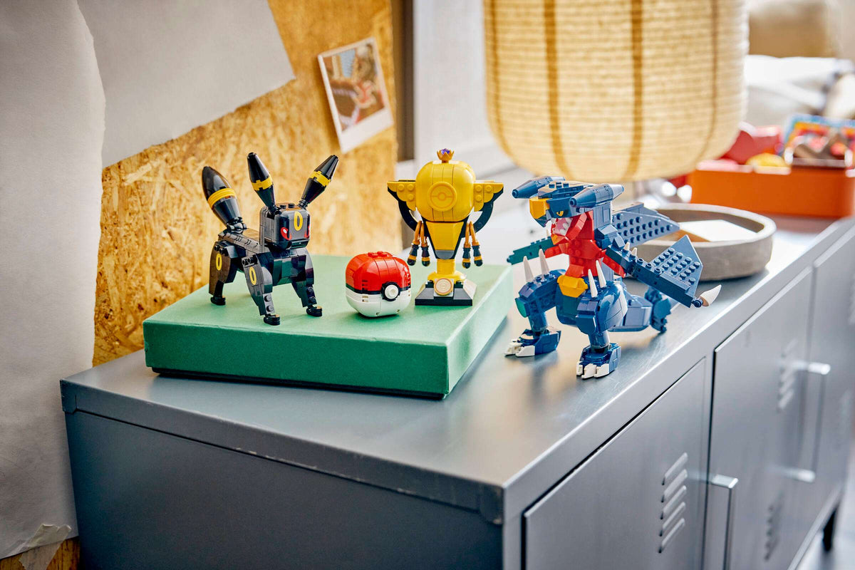 Compatible - Pokémon - 72165 - Umbreon vs. Garchomp Championship Battle - 831 Pieces