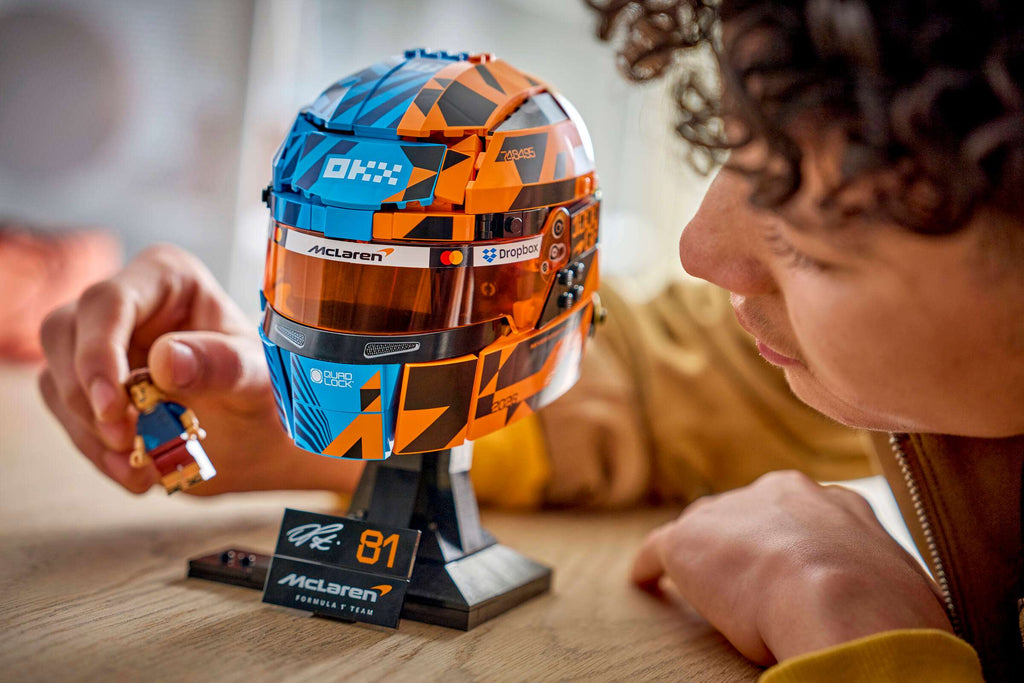 Compatible - Editions - 43017 - McLaren Mastercard F1 Team Oscar Piastri Helmet - 793 Pieces