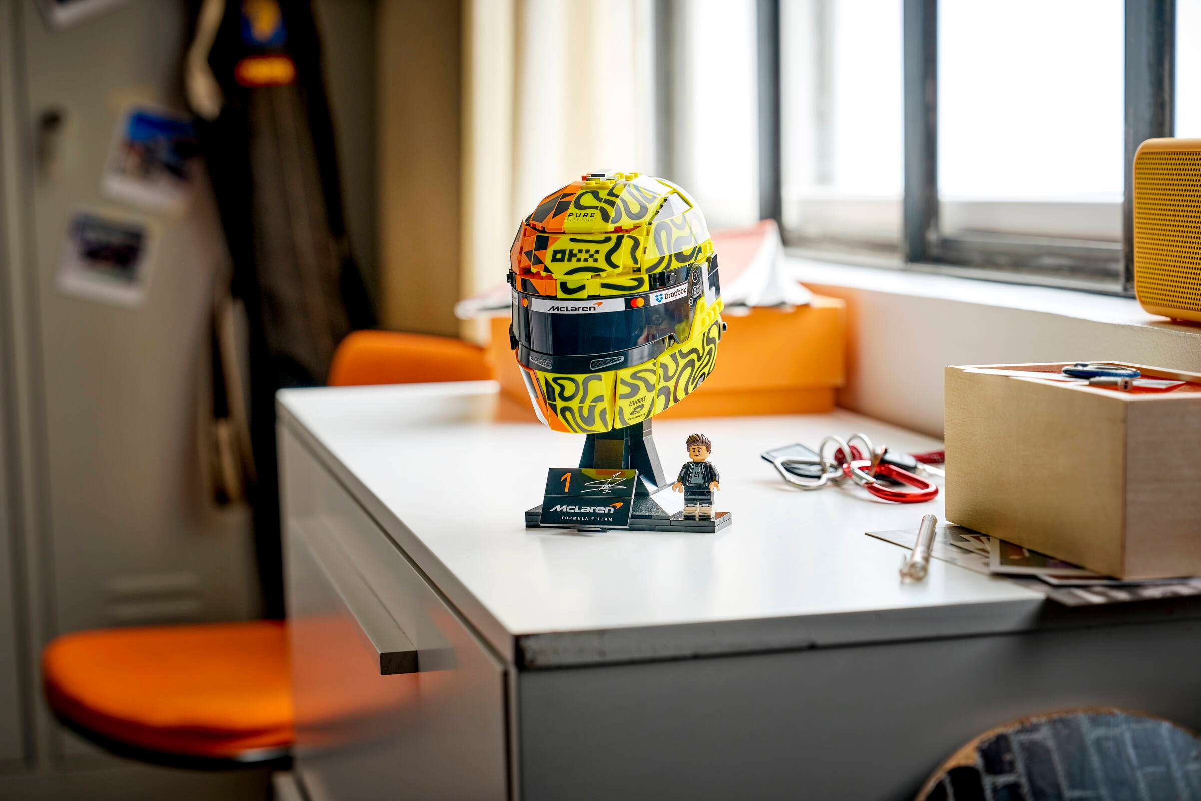 Compatible - Editions - 43023 - McLaren Mastercard F1 Team Lando Norris Helmet - 793 Pieces