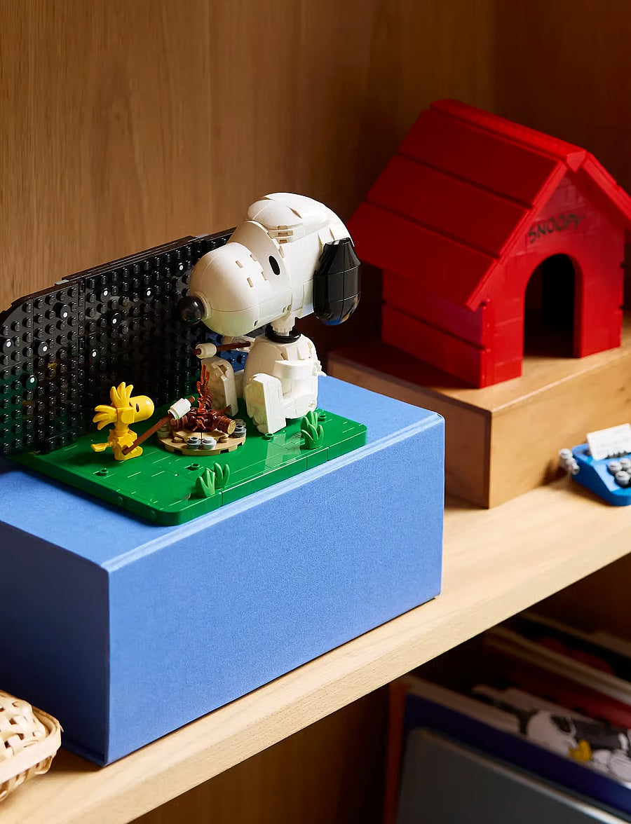 Compatible - IDEAS - 21368 - Peanuts: Snoopy's Doghouse - 964 Pieces