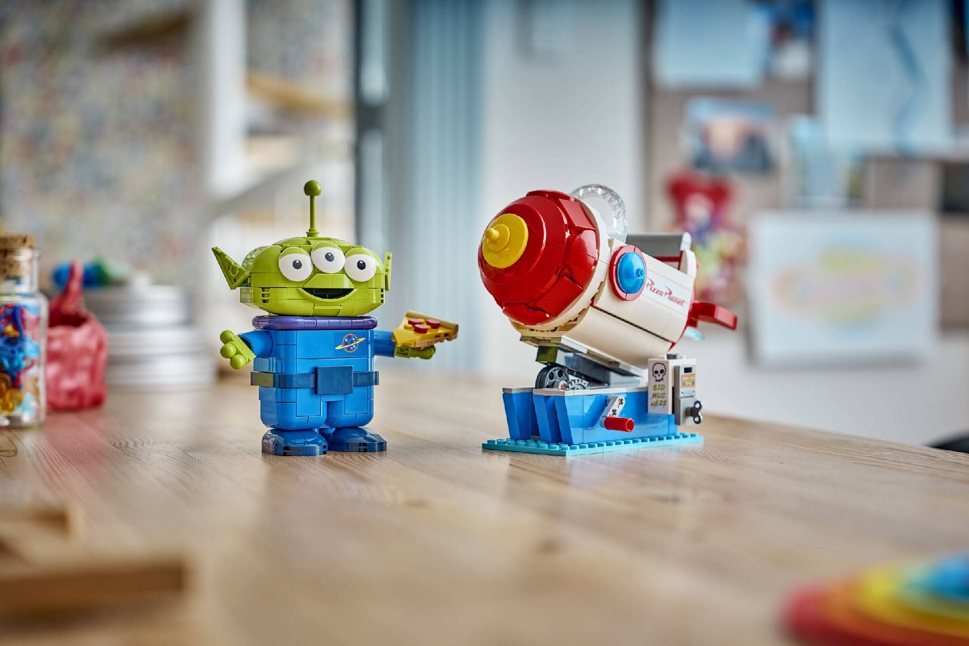 Compatible - Disney - 43307 - Alien with Pizza Planet Rocket Ride - 714 Pieces