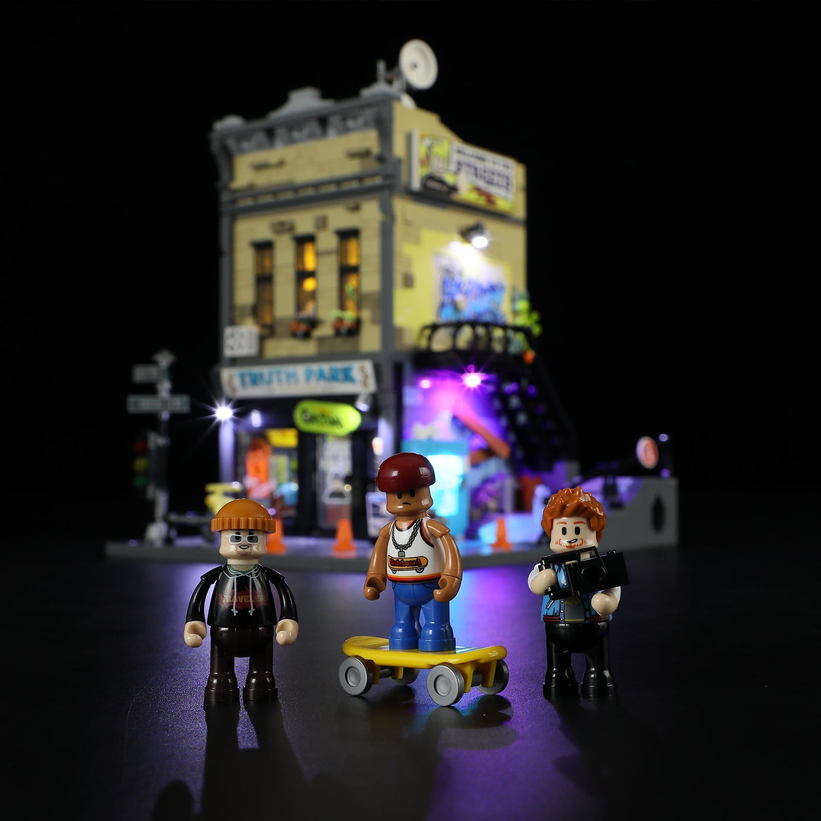 Funwhole/Lumibricks - F9051 -  Town Series - Skate Shop - 1573 Pieces