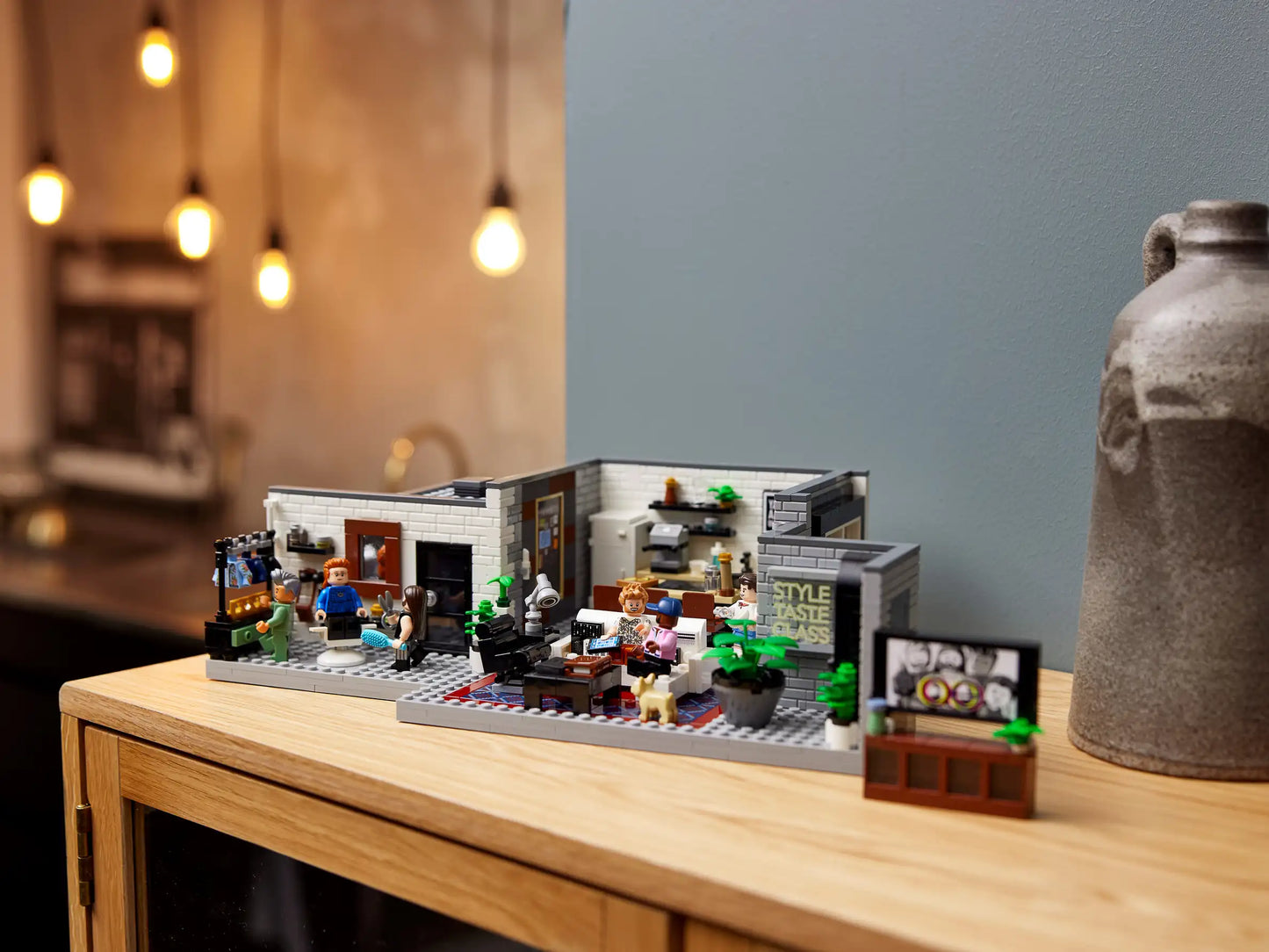 Compatible - 10291 - Queer Eye - The Fabulous Five Apartment - 974 Pieces