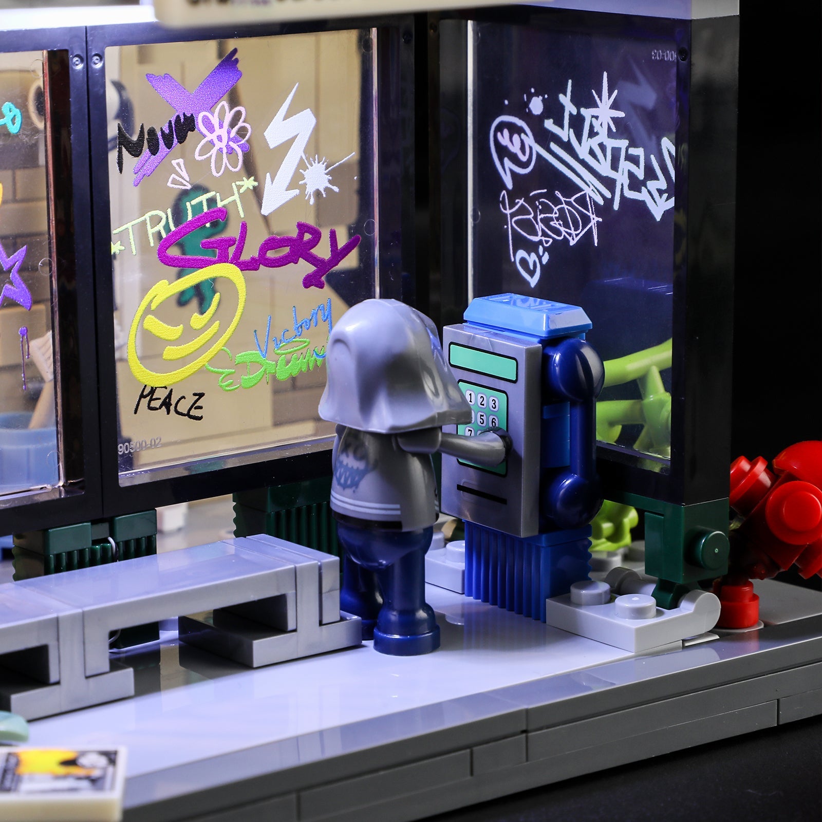 Funwhole/Lumibricks - F9066 - Town Series - Graffiti Bus Stop - 514 Pieces