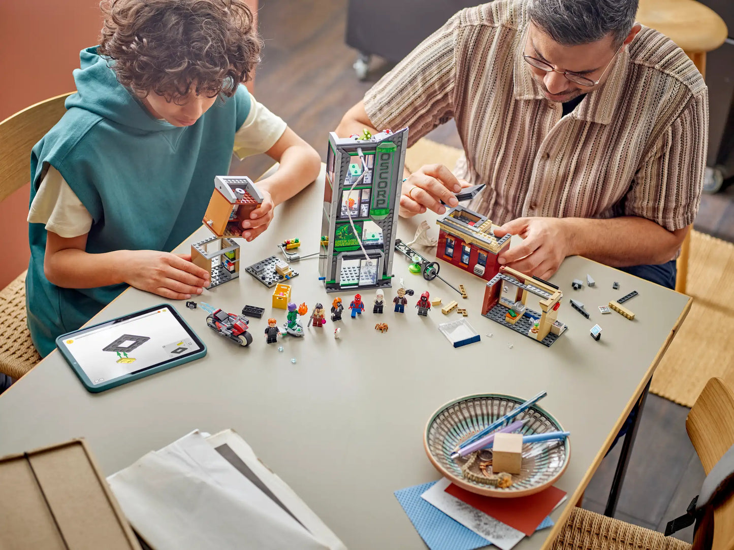 Compatible - 76324 - Marvel - Spiderman vs Oscorp - 808 Pieces