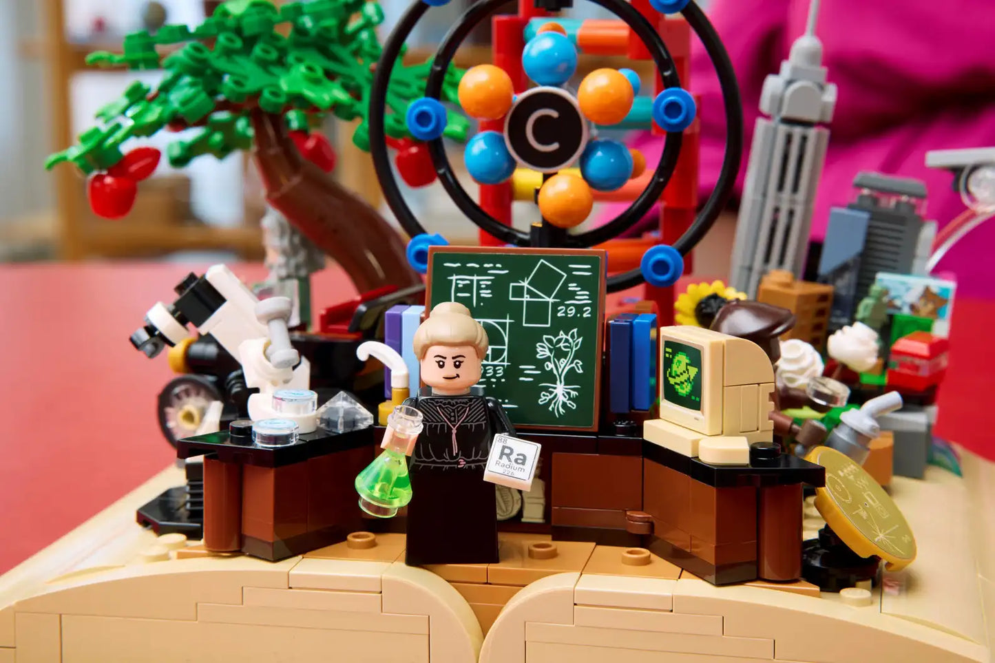 Compatible - 21335 - The Evolution of STEM - 879 Pieces