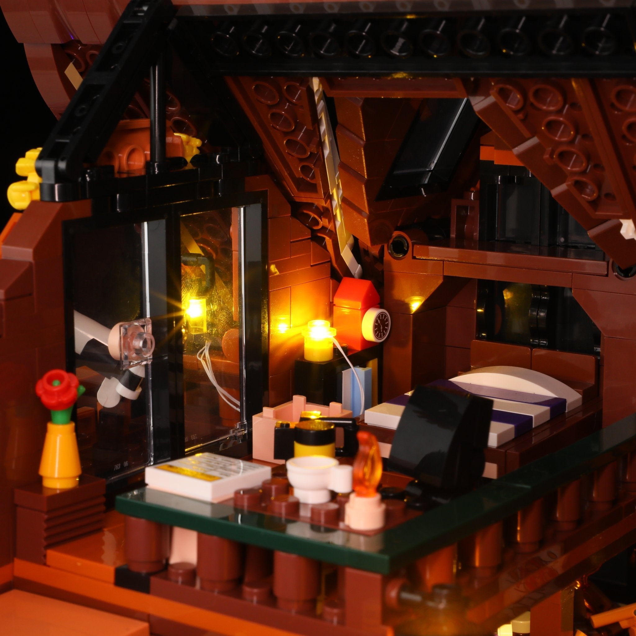 Funwhole/Lumibricks - F9090 - Aurora Cabin - 2425 Pieces