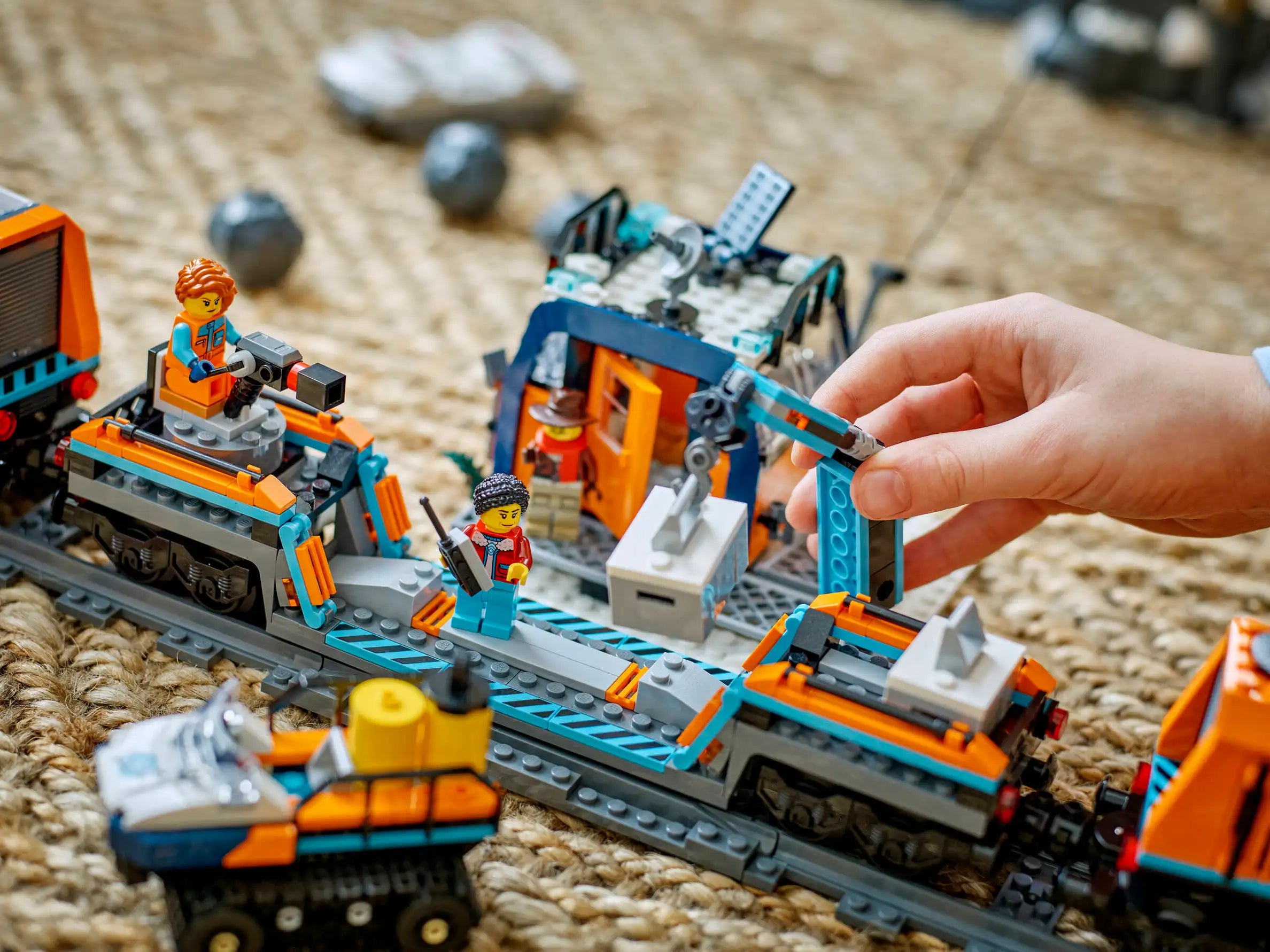 Compatible - City - 60470 - Explorer's Arctic Polar Express Train - 1517 Pieces (Contains Battery)